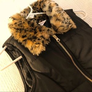 ⭐️NWT⭐️GIRLS PUFFER VEST⭐️FUR COLLAR⭐️SZ L 10/12⭐️